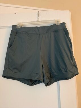 Women’s Fayettechill Green Storm Shorts Size L